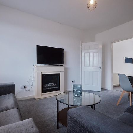 Modern And Vibrantly Designed Apartment Motherwell Ngoại thất bức ảnh