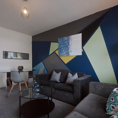 Modern And Vibrantly Designed Apartment Motherwell Ngoại thất bức ảnh