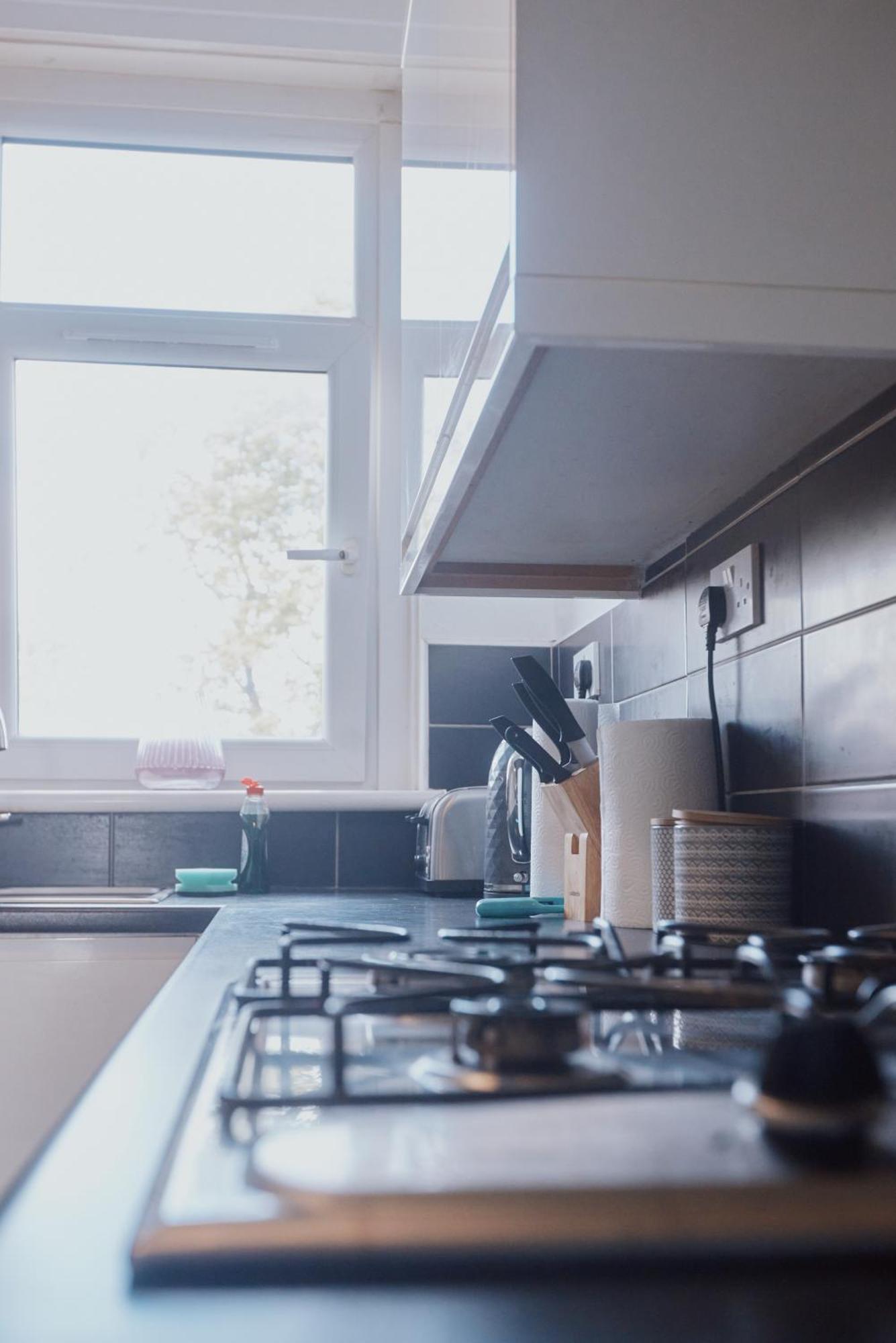Modern And Vibrantly Designed Apartment Motherwell Ngoại thất bức ảnh